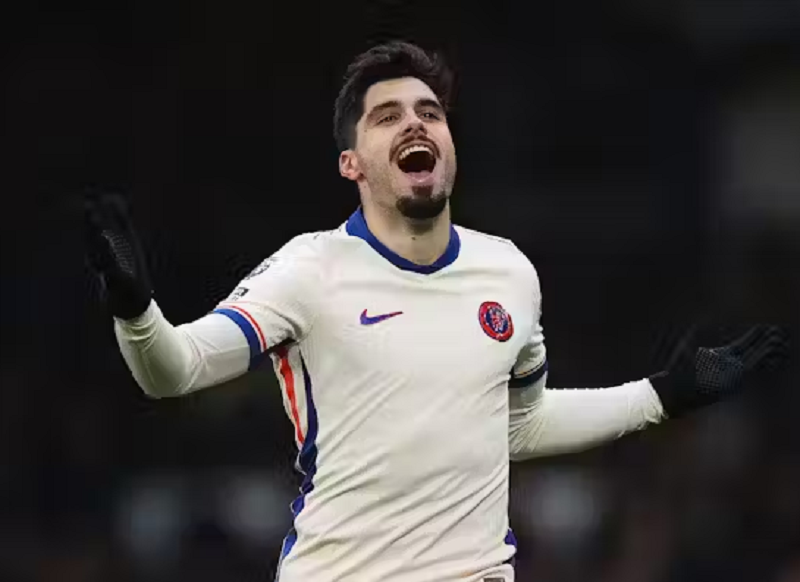 HLV Maresca hết lời ca ngợi Pedro Neto 